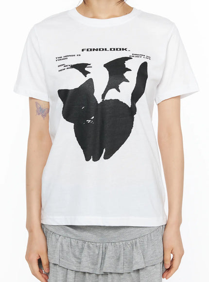 Graphic Meow Tee CU530 White close-up detail shot on model, oversized black cat and bat graphic with FONDLOOK typographic print visible on white cotton fabric