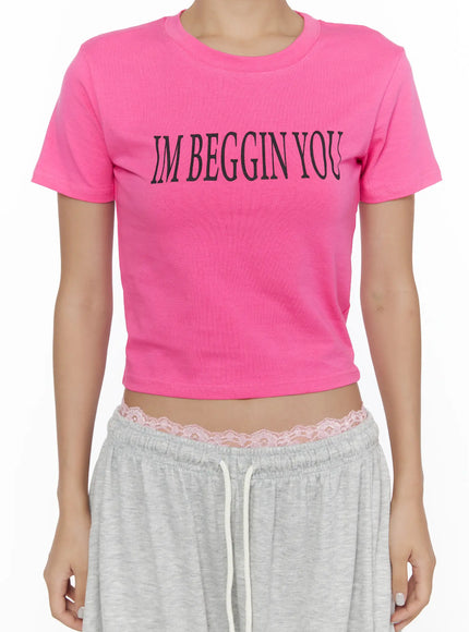 Graphic Print Crop Tee CL513 Pink close-up front detail shot on model showing IM BEGGIN YOU black graphic print and fitted cotton fabric texture