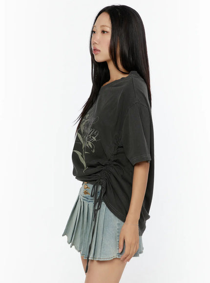 Graphic Print One-Shoulder Oversized Tee CU529 dark gray side-front close-up model shot highlighting lily graphic print and side ruched drawstring detail