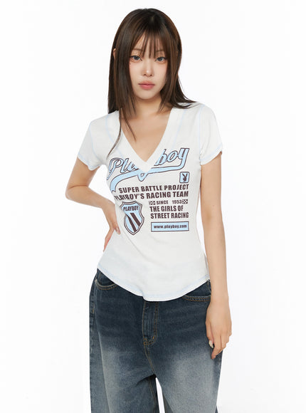 Graphic Print V-Neck Tee IL523 White front model shot with V-neck and Playboy racing graphic print paired with wide-leg jeans