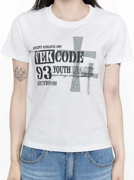 Graphic Semi-Crop T-Shirt IL522 White close-up front detail showing VEKCODE 93 Youth League graphic print and cross motif on cotton fabric