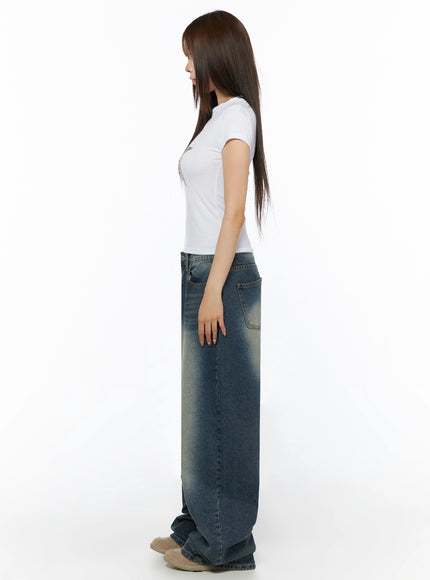 Graphic Short Sleeve T-Shirt IL523 White side model shot showing slim silhouette and short cropped length of white fitted tee paired with wide-leg jeans