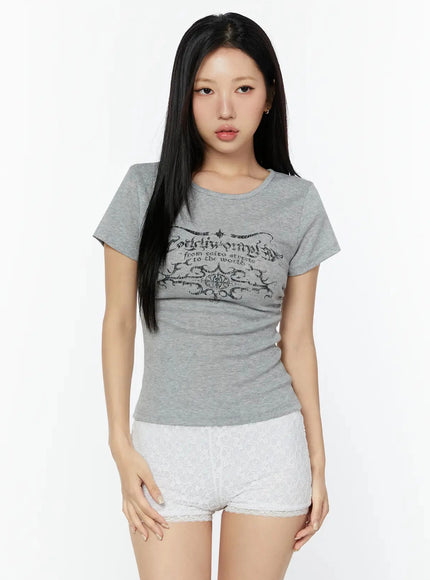 Graphic Short Sleeve Tee IU524 in Gray, size S/M