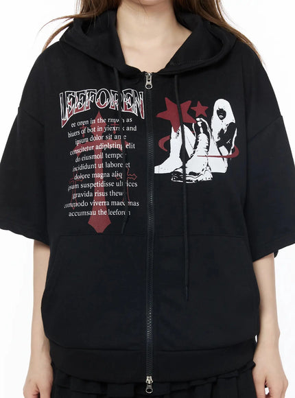 Graphic Short Sleeve Zip-Up Hoodie IU525 Black close-up chest detail on model, LEEFOREN text print, red star and figure graphic, double zipper pull hardware visible