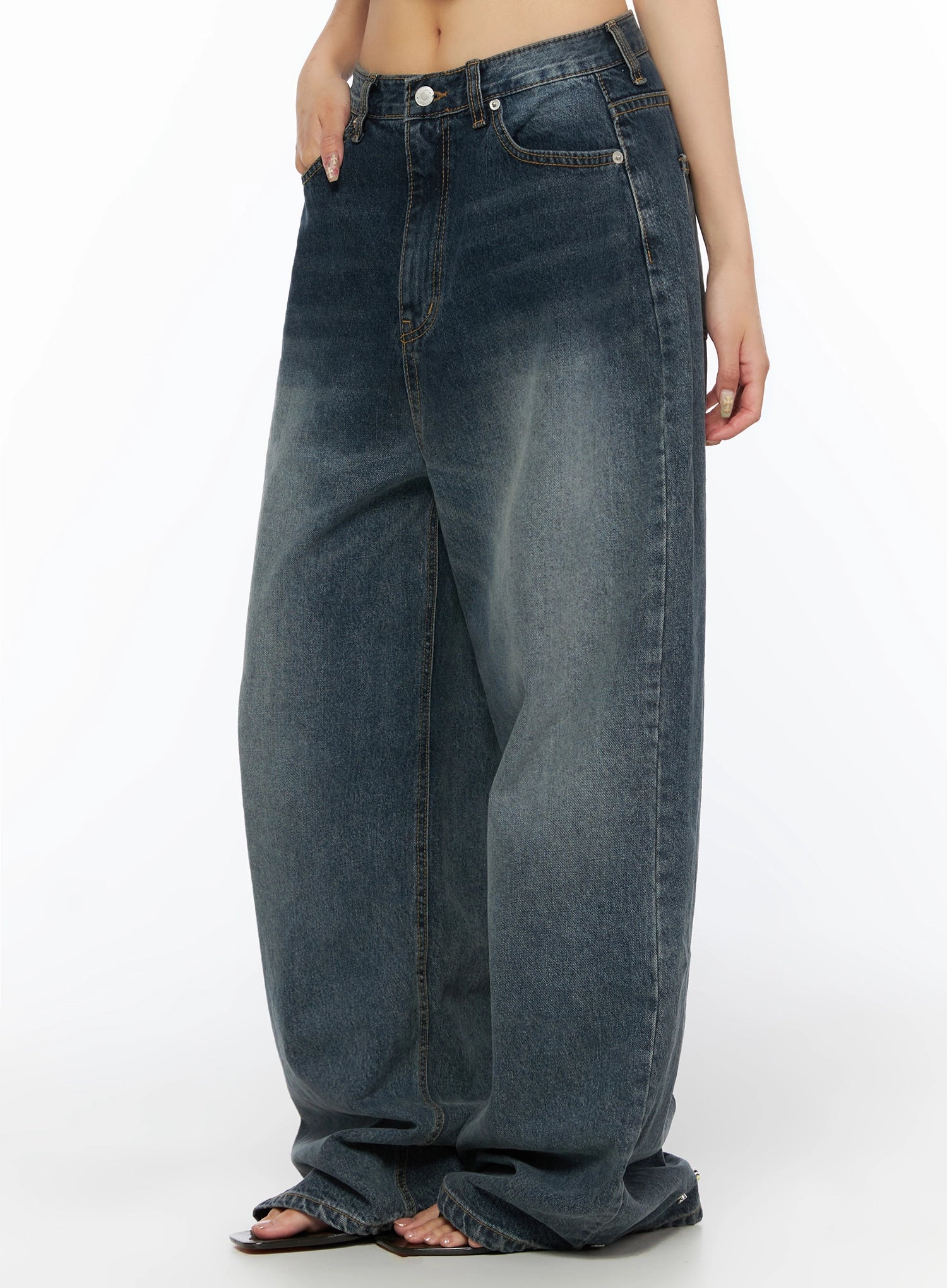Greer Vintage Wash Baggy Jeans IL523 Dark blue side cropped shot on model showing wide curved leg silhouette and vintage faded wash