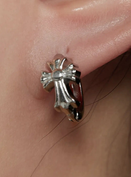 Haven Bold Heart Earrings IL522 in Silver, size One Size