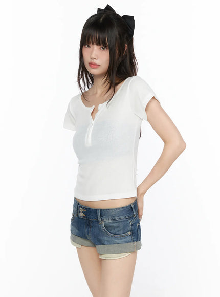 Henley Short Sleeve Tee CL523 in White, size S/M