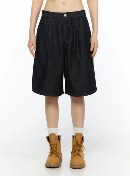 High-Waist Pintuck Jorts CU530 black front shot on model showing wide-leg fit pintuck pleats high waist and full length styled with tan boots
