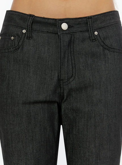 Hina No-Fade Bootcut Flared Jeans IL524 Black close-up detail of front waistband silver button coin pocket and twill denim texture on model