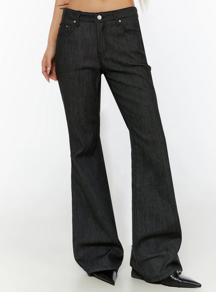 Hina No-Fade Bootcut Flared Jeans IL524 Black front three-quarter crop shot on model showing low-rise waist front pockets silver hardware and flare leg