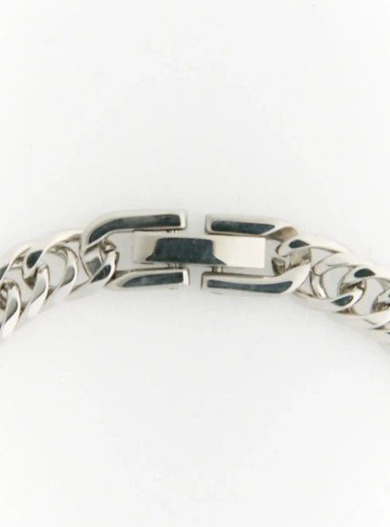 Hudson 6mm Chain Necklace IL517 silver close-up detail of box clasp mechanism connecting both ends of the curb chain on white background