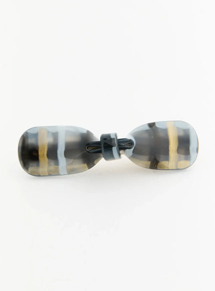 Ivy Mix Hair Pin IL503 gray front flat-lay, single clip displaying dark gray marbled resin bow-tie shape with beige stripe pattern
