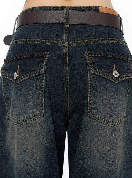 Jan Back Pocket Washed Wide Jeans IL515 Dark blue close-up back detail showing dual flap pockets, contrast stitching, and brown leather belt