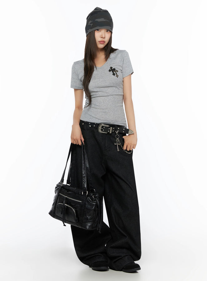Kairo Back Buckle Wide Jeans IL515 Black full-length front view on model wearing gray tee and camo beanie, holding black leather bag, studded western belt with cross charm