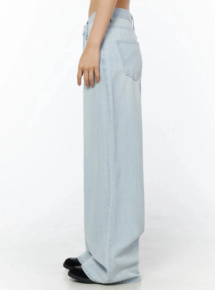 Keliana Soft Wide-Leg Jeans IL516 Light blue side view on model showing low-rise waist, back pocket, and dramatic wide-leg sweep