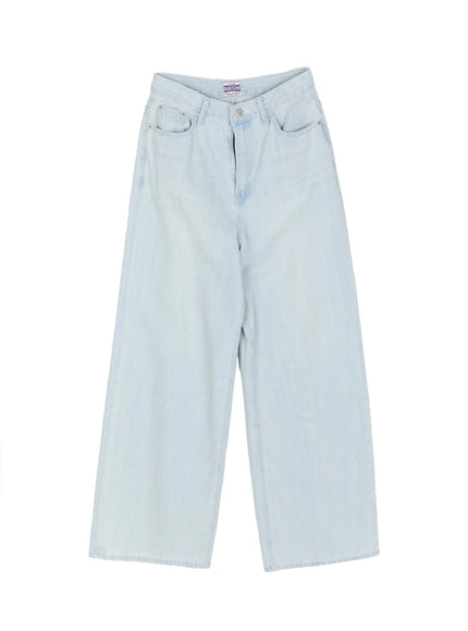 Keliana Soft Wide-Leg Jeans IL516 Light blue flat-lay front view showing V-waistband, five-pocket design, and ultra-wide leg silhouette