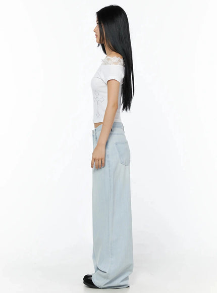 Keliana Soft Wide-Leg Jeans IL516 Light blue side full-length on model in white lace crop top, showing silhouette and leg volume