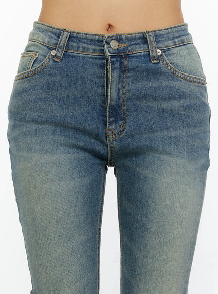 Kendall Vintage Bootcut Jeans CL515 Blue close-up front waist detail showing silver button front pockets contrast stitching and vintage wash