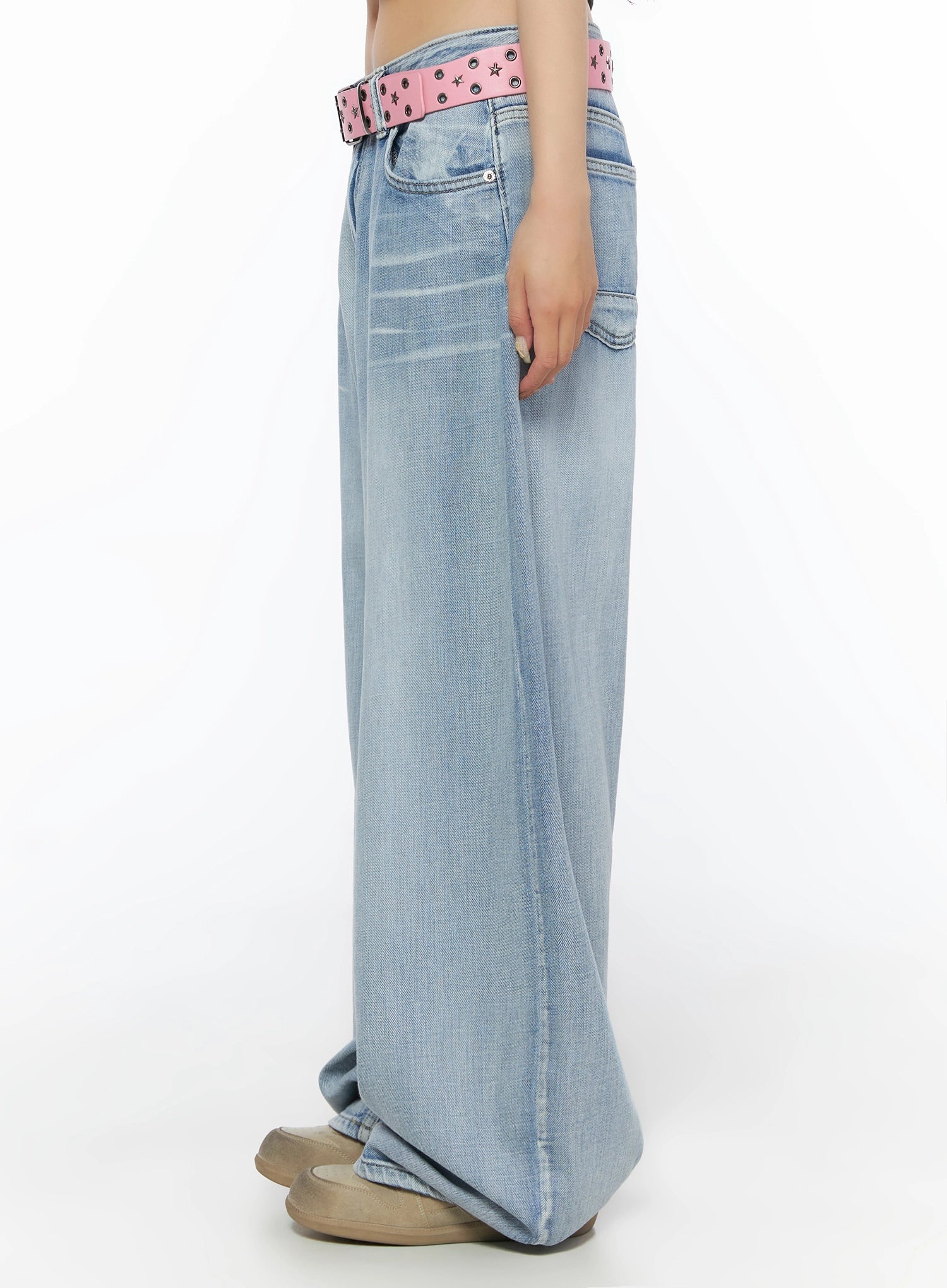 Kit Washed Wide Leg Jeans IL523 Light blue side full-length solo view on model, pink star-eyelet belt visible, extreme wide leg pooling at ankles