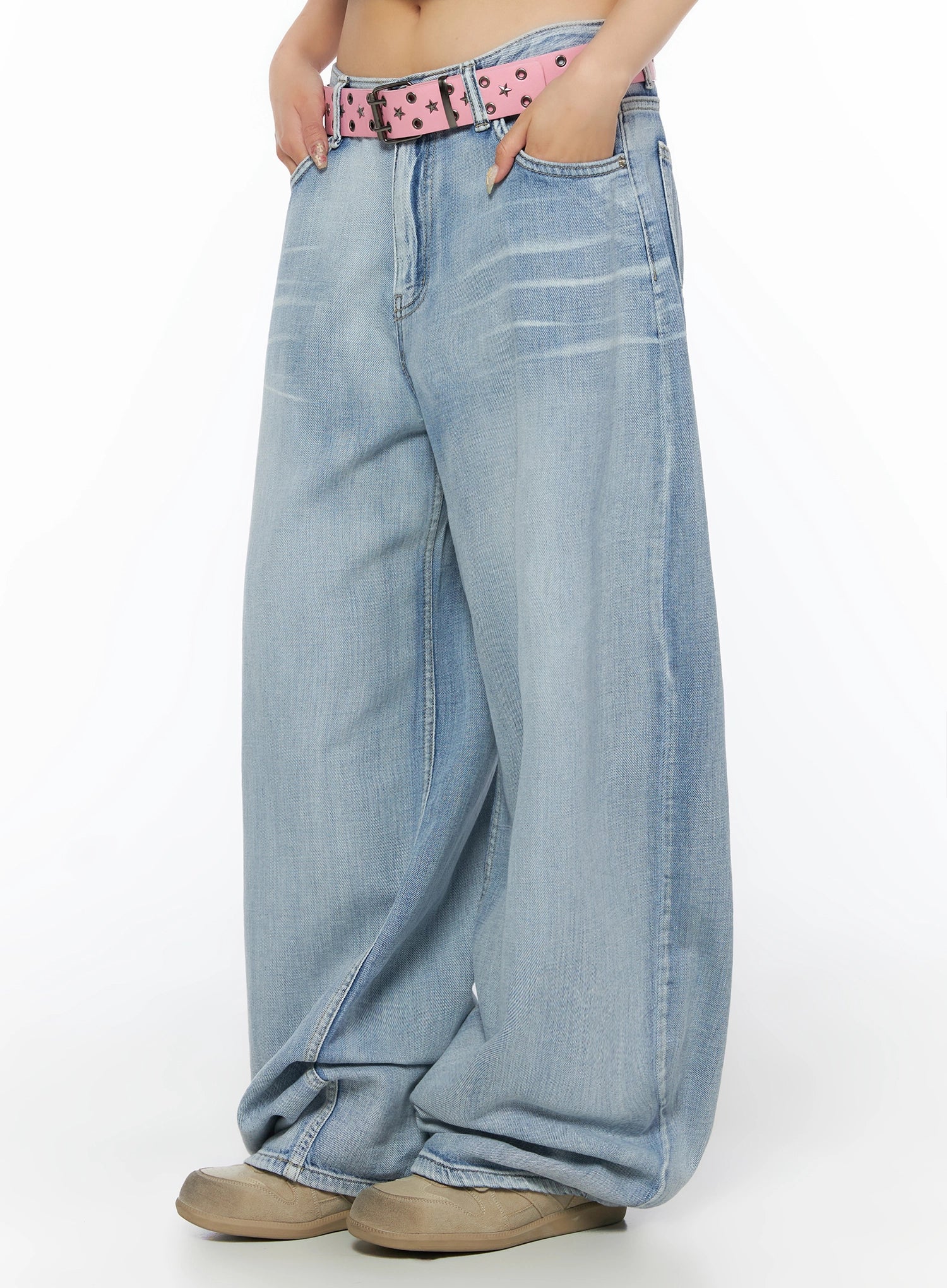Kit Washed Wide Leg Jeans IL523 Light blue side close-up on model, hands on hips, washed wide-leg denim with pink star-stud belt, pocket and seam detail visible