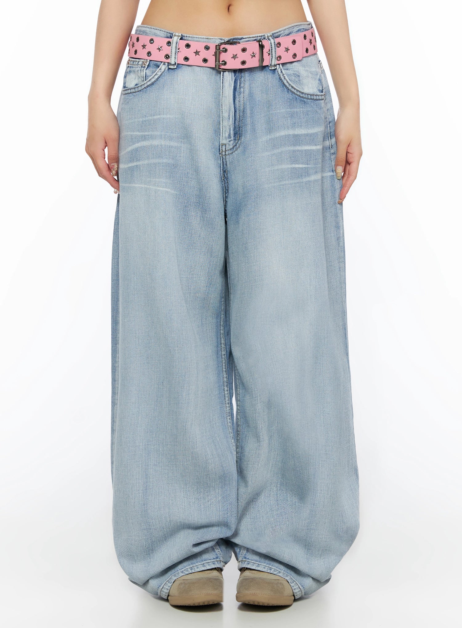 LEWKIN Kit Washed Wide Leg Jeans IL523 Light blue front view on model, low-rise washed denim with pink star-stud belt, wide balloon leg, cropped shot