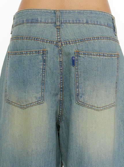 Kiva Washed Wide-Leg Jeans CL515 Light blue close-up detail of back waistband showing dual patch pockets, blue brand label, and vintage yellow-toned wash