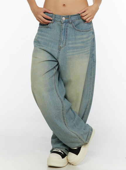 Kiva Washed Wide-Leg Jeans CL515 Light blue front close-up on model with hands tucked in waistband, showing low-rise fit, wide balloon leg, and washed denim texture