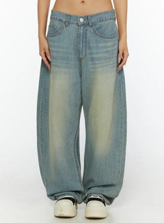 LEWKIN Kiva Washed Wide-Leg Jeans CL515 Light blue front view on model size S showing low-rise waistband, vintage wash, and oversized balloon silhouette with sneakers