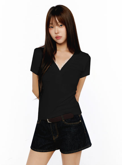 Lace Trim V-Neck Tee IL523 in Black, size S/M