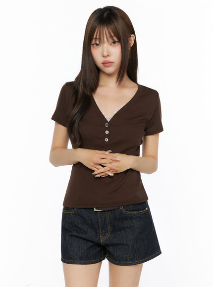 Lace Trim V-Neck Tee IL523 in Brown, size S/M