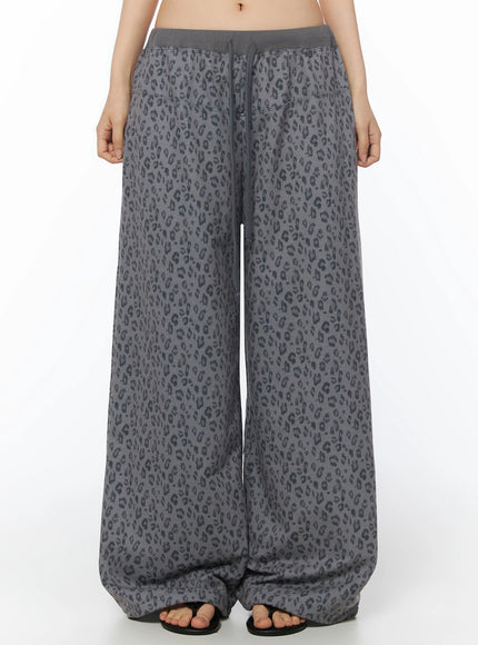 LEWKIN Leopard Print Wide-Leg Sweatpants IU525 Dark gray front crop shot on model showing low-rise elastic waistband and drawstring detail