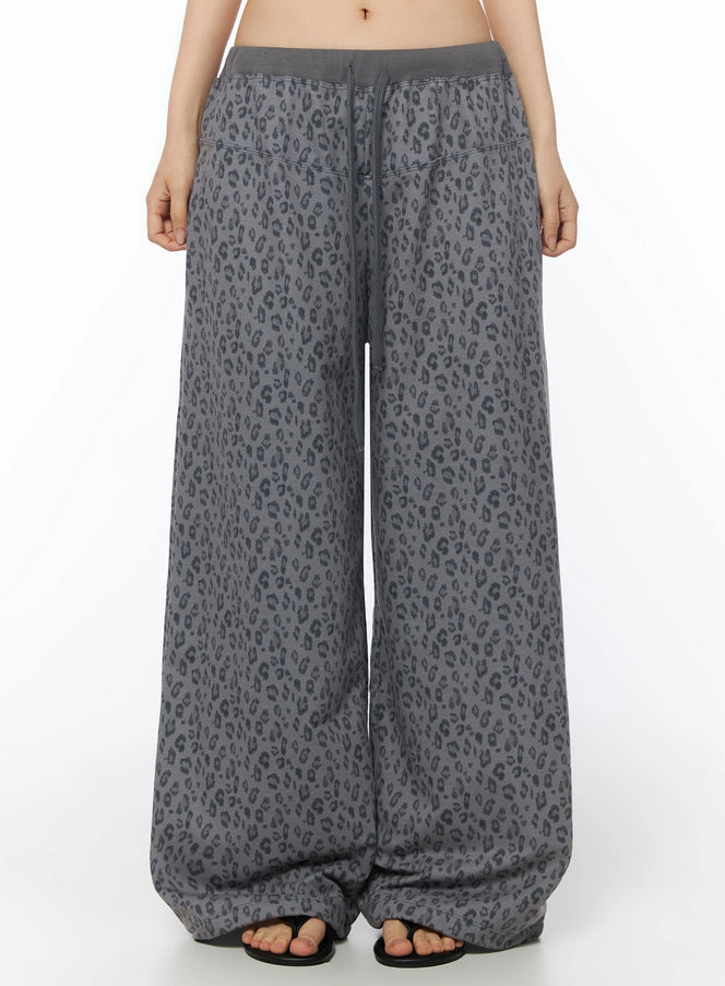 LEWKIN Leopard Print Wide-Leg Sweatpants IU525 Dark gray front crop shot on model showing low-rise elastic waistband and drawstring detail