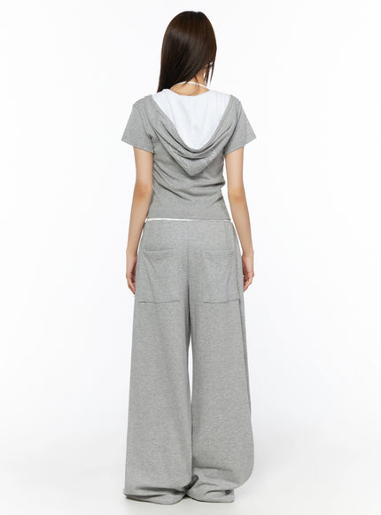 Lettering Contrast Waist Sweatpants IL515 Gray back view on model wearing matching gray zip-up hoodie, showing two patch back pockets and white contrast waistband detail