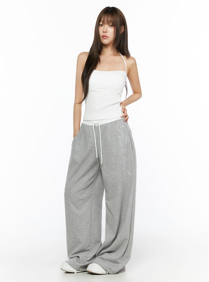 Lettering Contrast Waist Sweatpants IL515 Gray full-body front on model wearing white halter top, standing straight showing wide-leg silhouette and star-dot script graphic