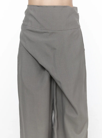 Linen Wrap Slacks CL527 Beige close-up detail of back tie bow knot at high waist showing fabric weave and sash construction