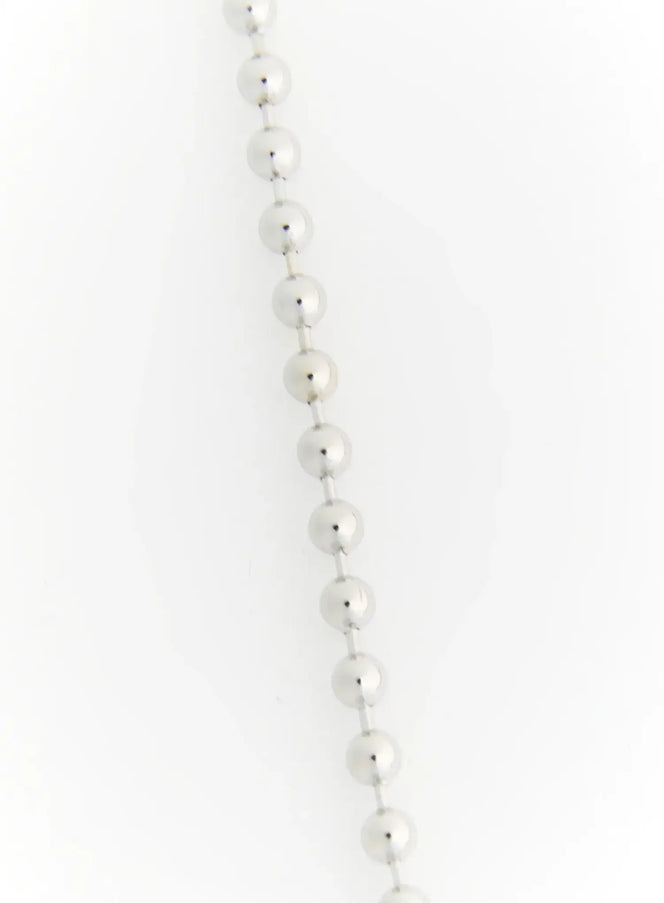 Logan Dog Tag Necklace IL522 silver close-up detail of polished round ball chain links on white background