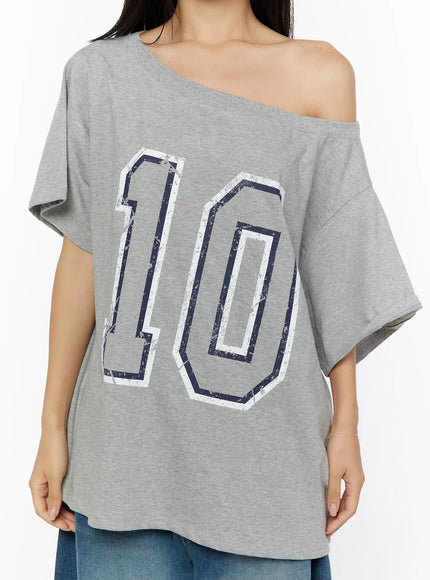 Loose Fit Oversized Tee CU526 Gray close-up front shot on model showing off-shoulder neckline and full distressed navy number 10 graphic print on heathered gray cotton fabric