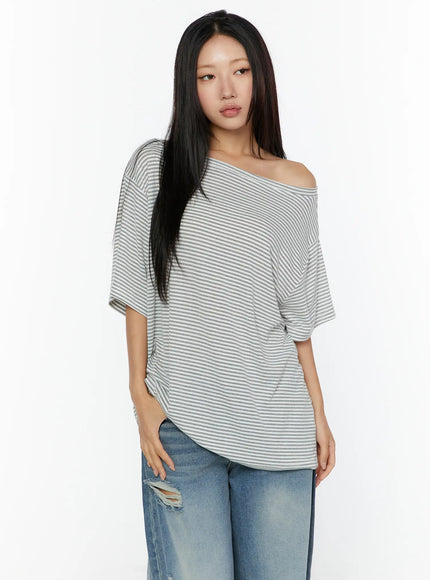 Loose Fit Striped Top CU526 in White, size M/L