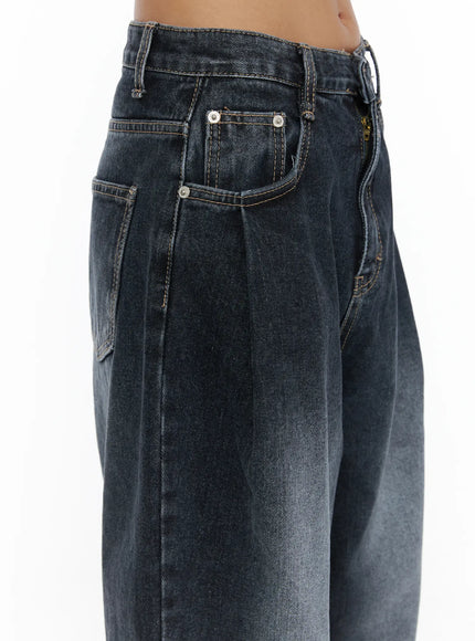 Louis Pintuck Washed Jeans CL503 Dark blue close-up detail of waistband, coin pocket, rivet hardware, pintuck pleat, and faded dark blue wash denim