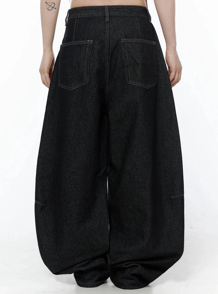 Maelani Rivet Wide Balloon Jeans IL502 Black back waist-to-thigh shot on model showing two large square back pockets with contrast stitching and center seam detail