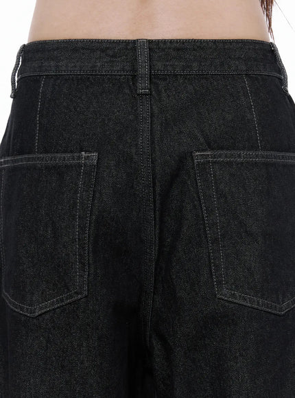 Maelani Rivet Wide Balloon Jeans IL502 Black close-up detail of back waistband center seam and large square patch pockets with visible contrast topstitching on denim