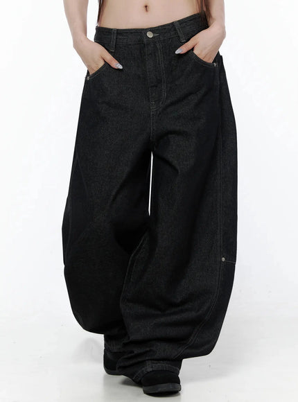 Maelani Rivet Wide Balloon Jeans IL502 Black front close-up waist shot on model hands in pockets, showing button closure, contrast stitching and front pocket detail