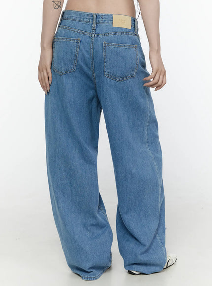 Max Wide Leg Jeans IL521 Blue back view on model showing two back patch pockets with topstitching and brand label patch at waistband