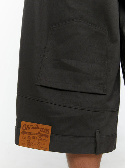 Men's Baggy Cargo Shorts (Dark Gray) IL515 Dark Gray close-up detail of side cargo pocket, cuffed hem, and Original Jeans leather patch badge