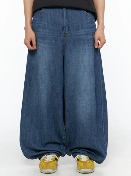 LEWKIN Men's Balloon Fit Linen Jeans (Blue) IL514 Blue front close-up on model, size M, wide balloon leg silhouette with faded wash denim texture