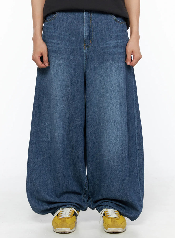 LEWKIN Men's Balloon Fit Linen Jeans (Blue) IL514 Blue front close-up on model, size M, wide balloon leg silhouette with faded wash denim texture