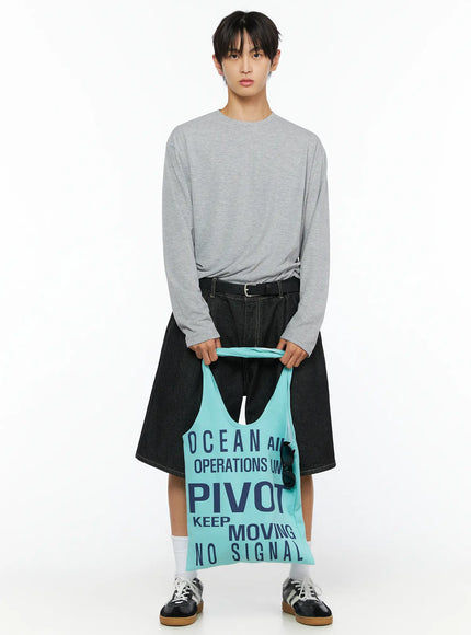 LEWKIN Men's Basic Long Sleeve T-Shirt IL528 Gray front shot on male model holding mint tote bag styled with black denim shorts and sneakers