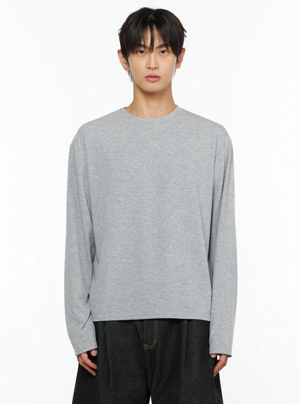 Men's Basic Long Sleeve T-Shirt IL528 Gray close-up front shot on male model showing crew neck collar and melange jersey fabric texture