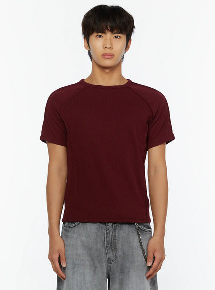 Men's Basic Ribbed T-Shirt IL509 Burgundy front close-up model shot male upper body showing crewneck ribbed texture and raglan sleeve detail with gray jeans
