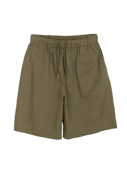 Men's Bermuda Shorts (Dark Green) IL514 Dark green flat-lay front view showing elastic drawstring waistband, wide-leg bermuda silhouette and contrast hem stitching